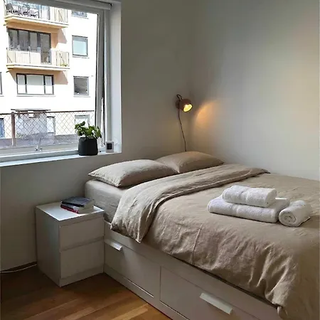 Balcony - Bright 2br דירה ברגן